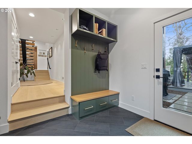 19245 Sw HEIGHTSVIEW Dr, Beaverton, OR 97007