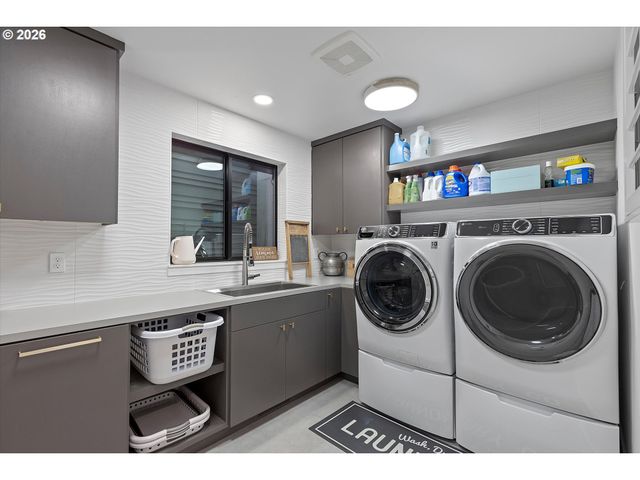 19245 Sw HEIGHTSVIEW Dr, Beaverton, OR 97007