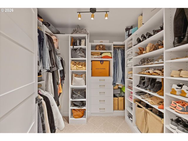 19245 Sw HEIGHTSVIEW Dr, Beaverton, OR 97007