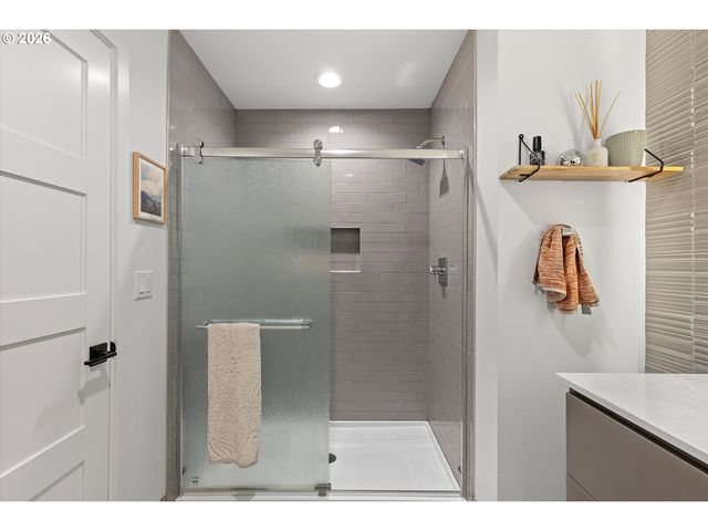 19245 Sw HEIGHTSVIEW Dr, Beaverton, OR 97007