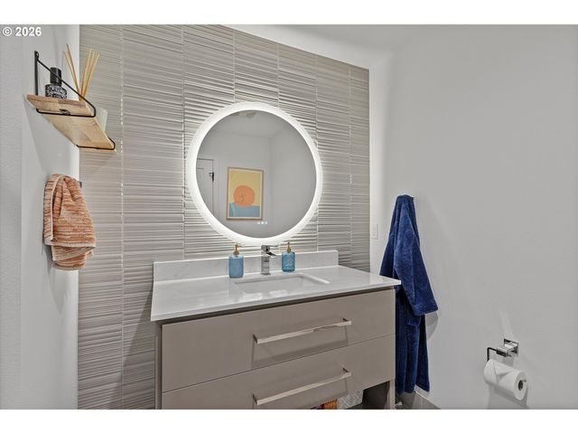 19245 Sw HEIGHTSVIEW Dr, Beaverton, OR 97007