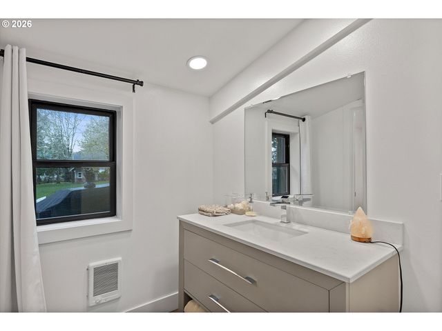 19245 Sw HEIGHTSVIEW Dr, Beaverton, OR 97007