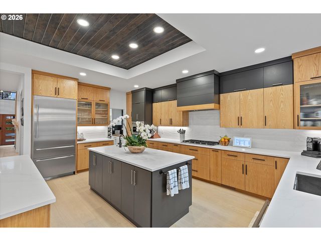 19245 Sw HEIGHTSVIEW Dr, Beaverton, OR 97007