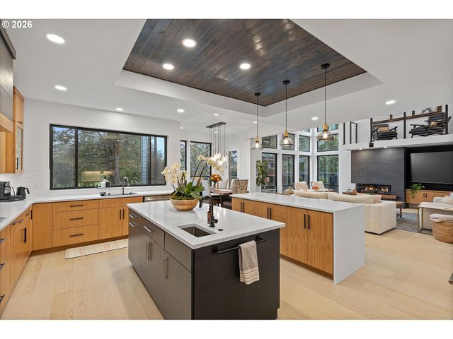 19245 Sw HEIGHTSVIEW Dr, Beaverton, OR 97007