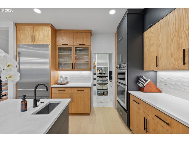 19245 Sw HEIGHTSVIEW Dr, Beaverton, OR 97007