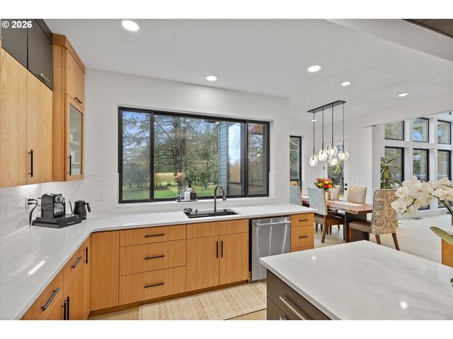 19245 Sw HEIGHTSVIEW Dr, Beaverton, OR 97007