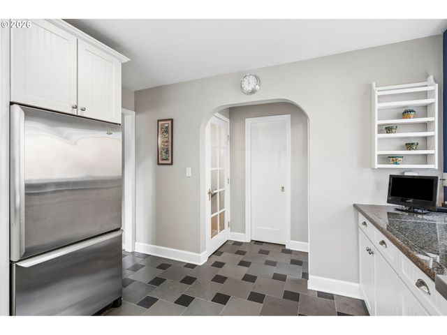 2625 Sw BRAE MAR Ct, Portland, OR 97201
