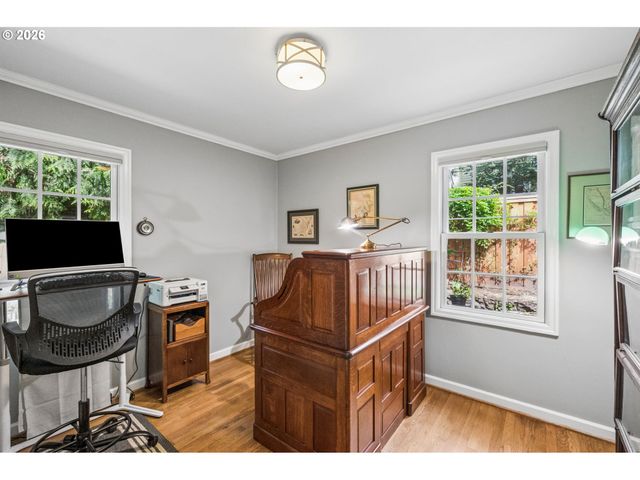 2625 Sw BRAE MAR Ct, Portland, OR 97201