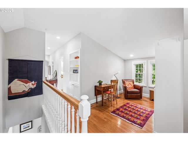 2625 Sw BRAE MAR Ct, Portland, OR 97201