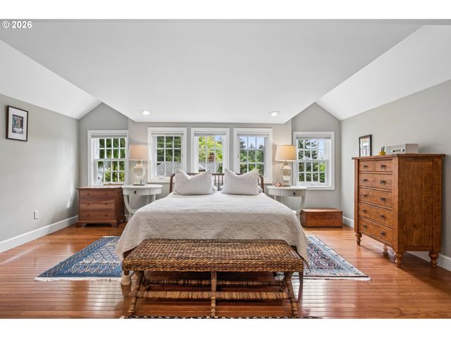 2625 Sw BRAE MAR Ct, Portland, OR 97201