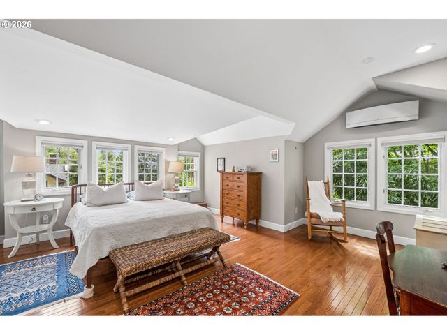 2625 Sw BRAE MAR Ct, Portland, OR 97201