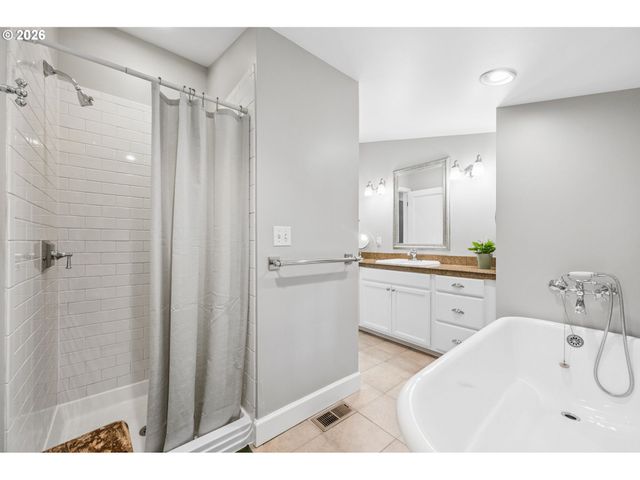 2625 Sw BRAE MAR Ct, Portland, OR 97201