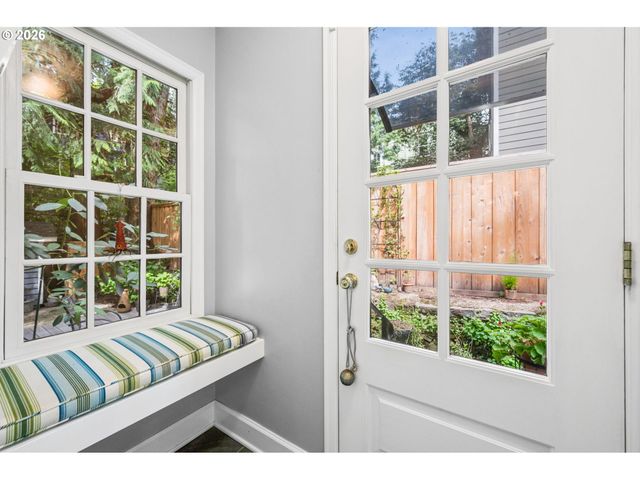 2625 Sw BRAE MAR Ct, Portland, OR 97201