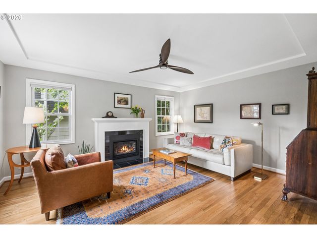 2625 Sw BRAE MAR Ct, Portland, OR 97201