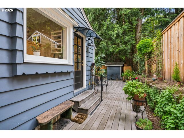 2625 Sw BRAE MAR Ct, Portland, OR 97201