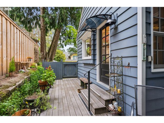 2625 Sw BRAE MAR Ct, Portland, OR 97201