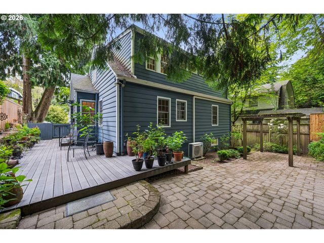 2625 Sw BRAE MAR Ct, Portland, OR 97201