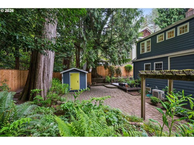 2625 Sw BRAE MAR Ct, Portland, OR 97201