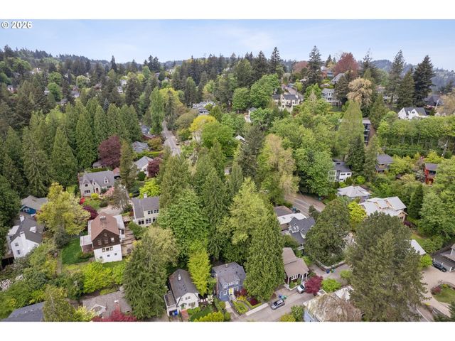 2625 Sw BRAE MAR Ct, Portland, OR 97201