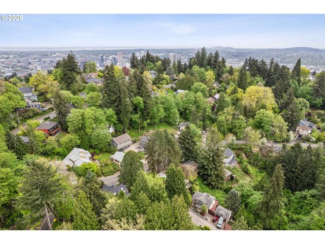 2625 Sw BRAE MAR Ct, Portland, OR 97201