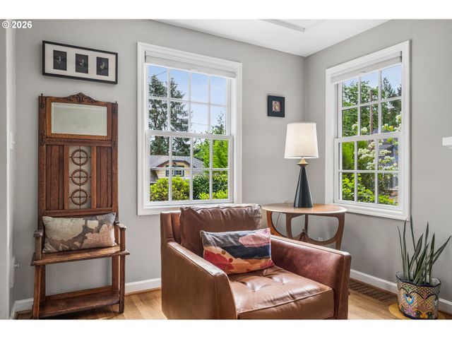 2625 Sw BRAE MAR Ct, Portland, OR 97201