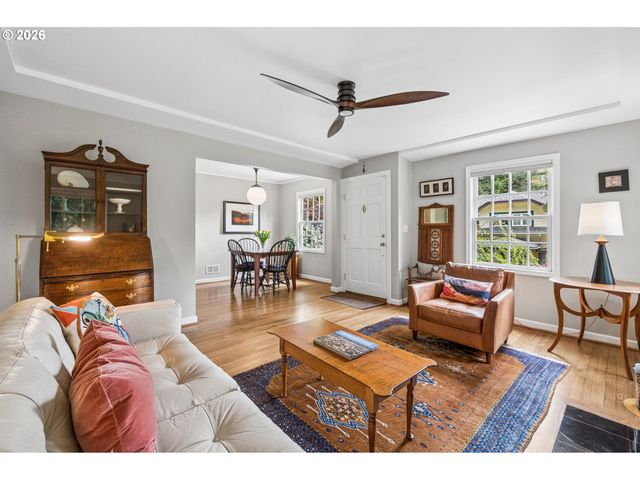 2625 Sw BRAE MAR Ct, Portland, OR 97201