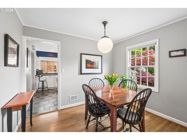 2625 Sw BRAE MAR Ct, Portland, OR 97201