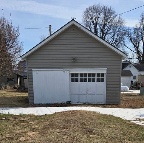 205 E Market Street, Laurel, IA 50141