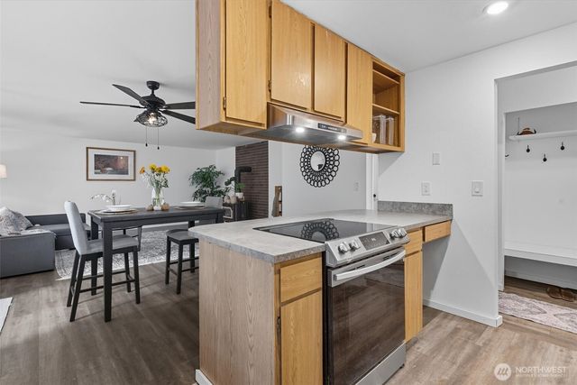 1210 NW Huckle Drive, Bremerton, WA 98311