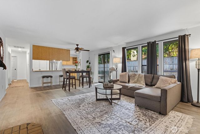 1210 NW Huckle Drive, Bremerton, WA 98311