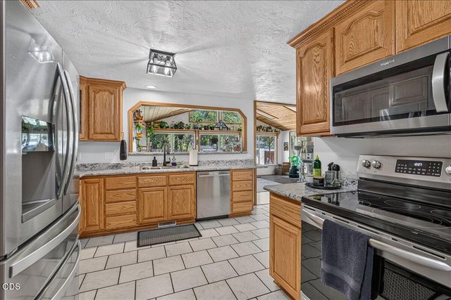1825 Hybiscus Street, Medford, OR 97504