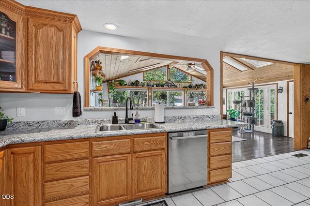 1825 Hybiscus Street, Medford, OR 97504