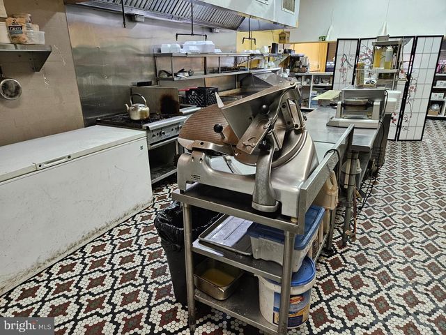 6208 WOODLAND AVE, Philadelphia, PA 19142