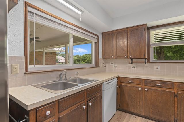 301 E 6th Street, Krum, TX 76249