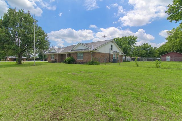 301 E 6th Street, Krum, TX 76249