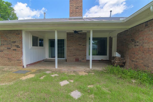 301 E 6th Street, Krum, TX 76249