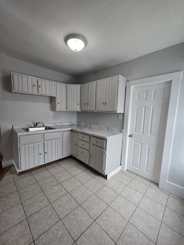 67 Farnham St 3, Lawrence, MA 01843