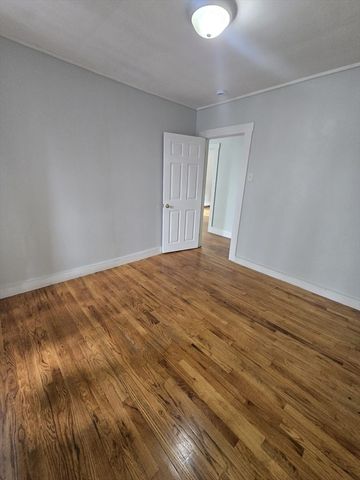 67 Farnham St 3, Lawrence, MA 01843