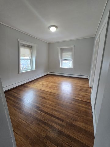 67 Farnham St 3, Lawrence, MA 01843