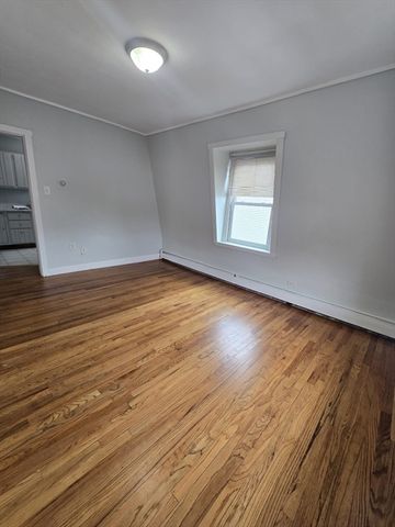 67 Farnham St 3, Lawrence, MA 01843