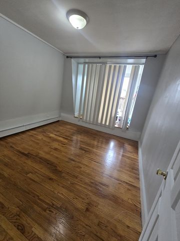 67 Farnham St 3, Lawrence, MA 01843