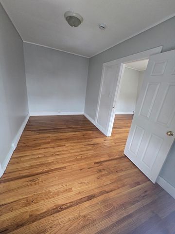 67 Farnham St 3, Lawrence, MA 01843
