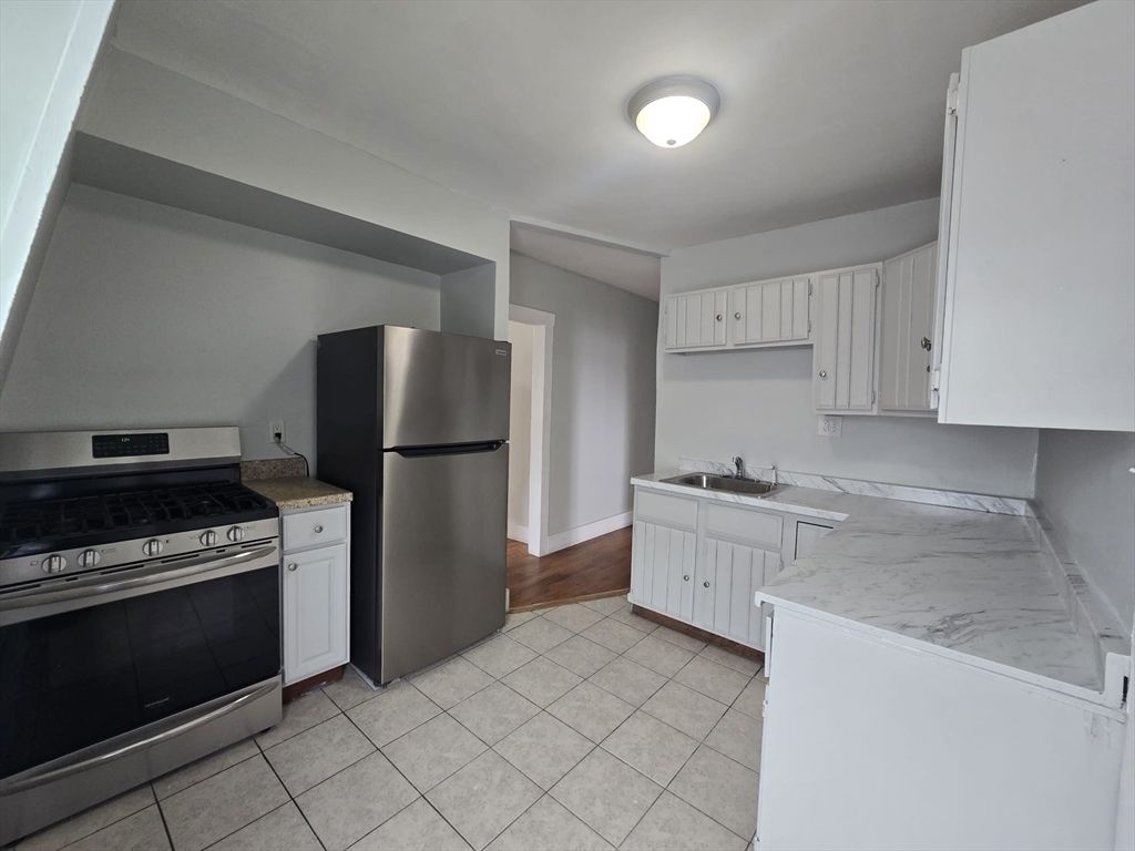 67 Farnham St 3, Lawrence, MA 01843