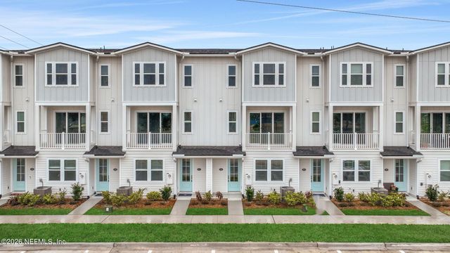 8 N BEACH Way, Jacksonville Beach, FL 32250