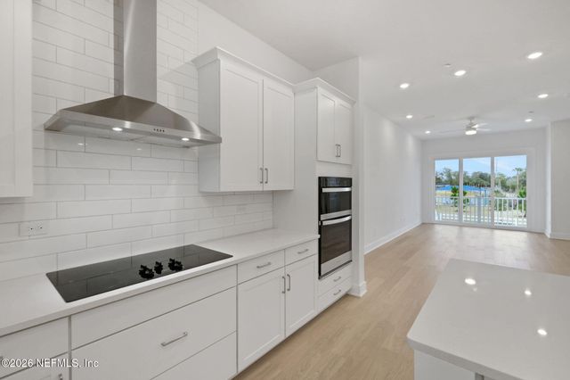 8 N BEACH Way, Jacksonville Beach, FL 32250