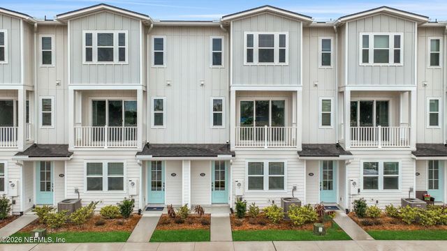 8 N BEACH Way, Jacksonville Beach, FL 32250