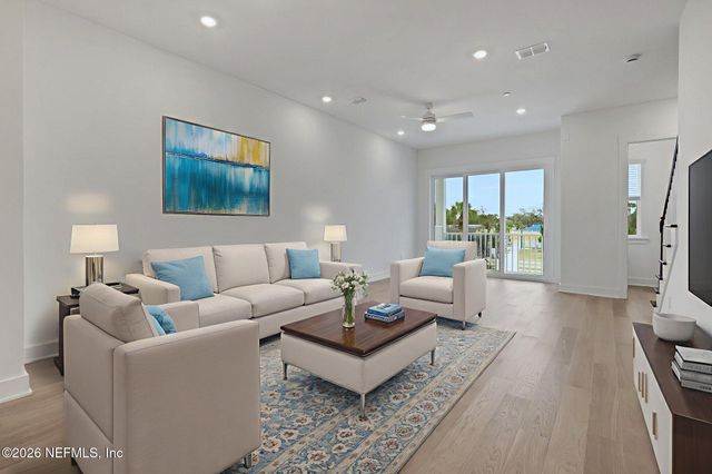 8 N BEACH Way, Jacksonville Beach, FL 32250