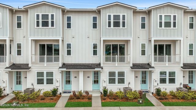 8 N BEACH Way, Jacksonville Beach, FL 32250