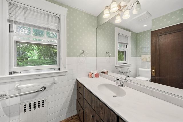 200 Harvard Cir, Newton, MA 02460
