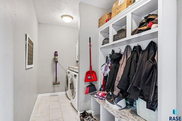 8009 W Yale St Street, Sioux Falls, SD 57106